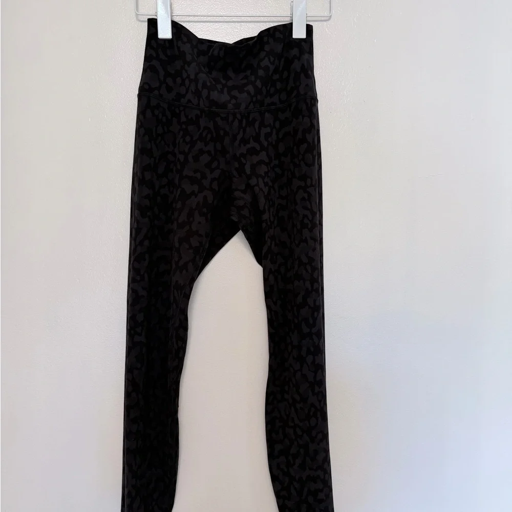 Lululemon Leggings Bundle Size 6 Navy and Camo print - Picture 3 of 6